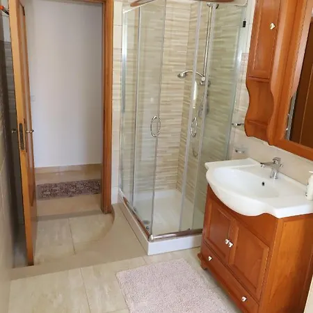 Izzhome Ermes Apartment